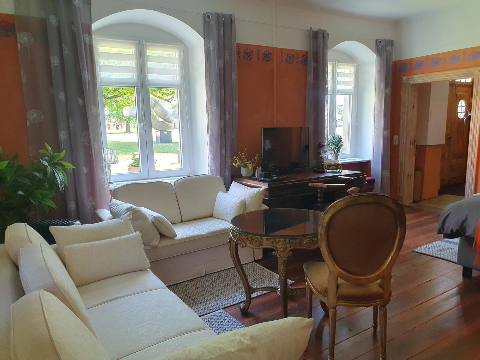 Gesindehaus Am Schloss Kummerower See Kummerow  外观 照片